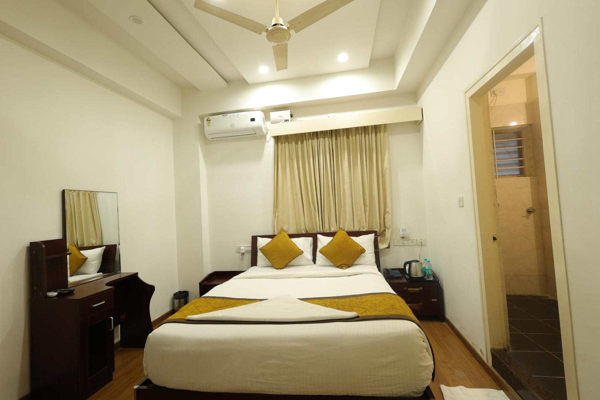 Arcade Inn Suites Bangalore Exterior foto